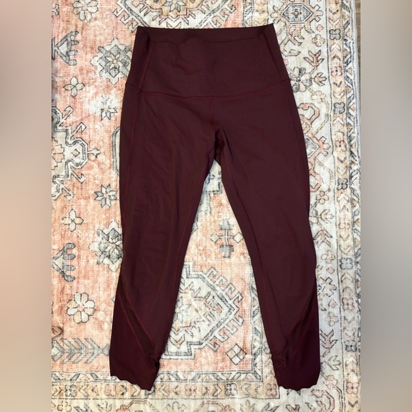 lululemon athletica Pants - Lululemon scallop hem high rise crop Size 8